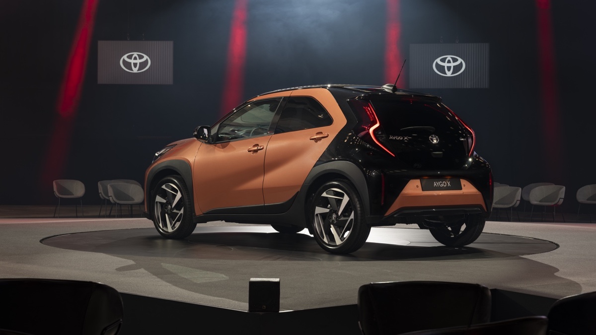 nuova toyota aygo x hybrid uscita