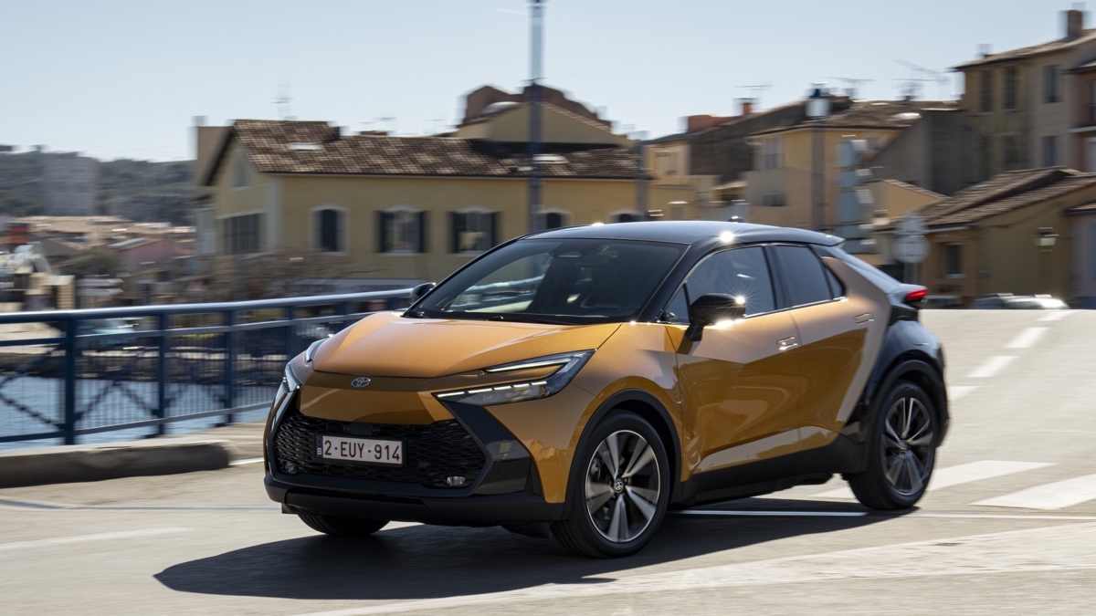 Toyota C-HR PHEV convince in tre mosse: convenienza, efficienza e prestazioni