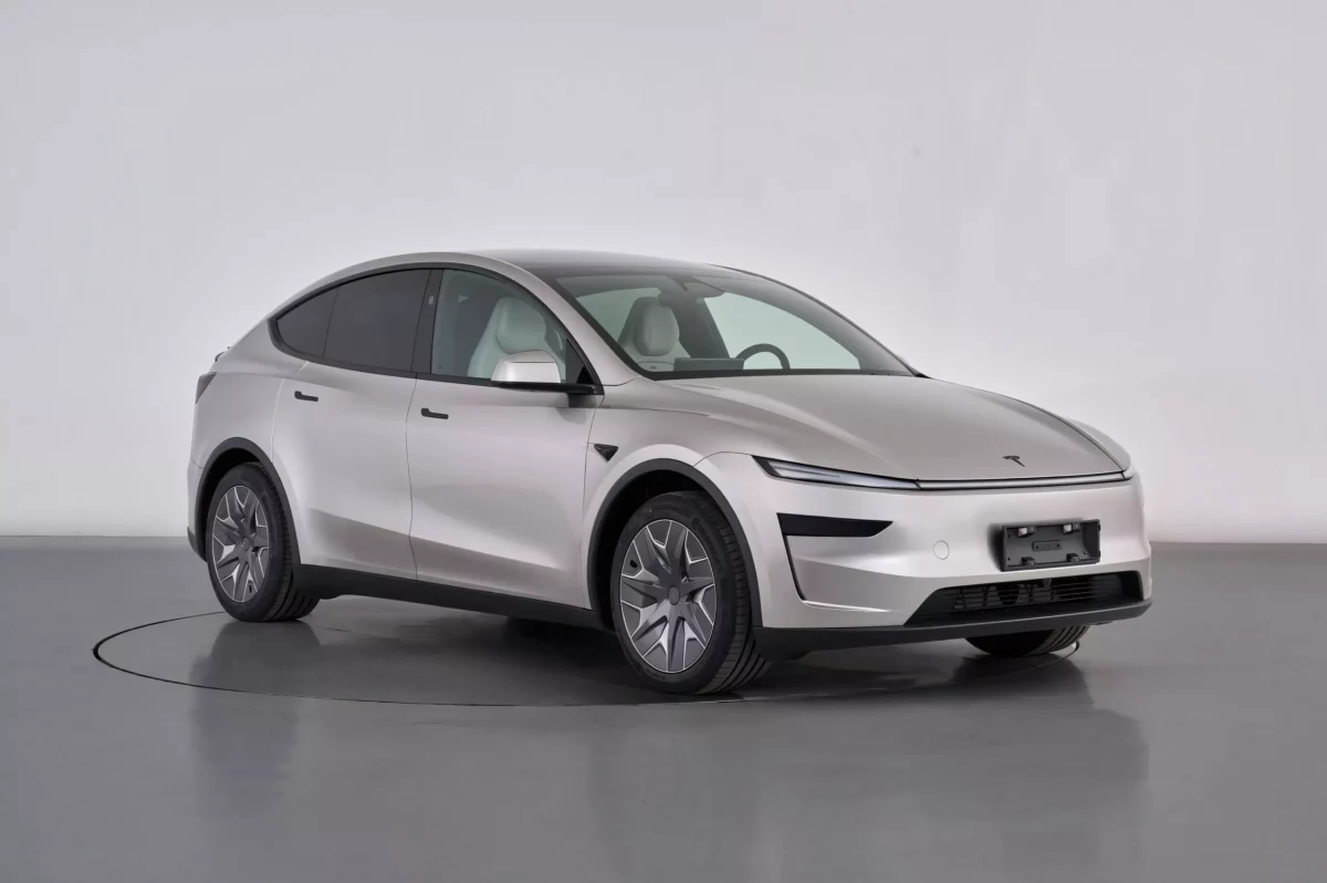 In arrivo la Tesla 6 posti: ecco la Model Y L