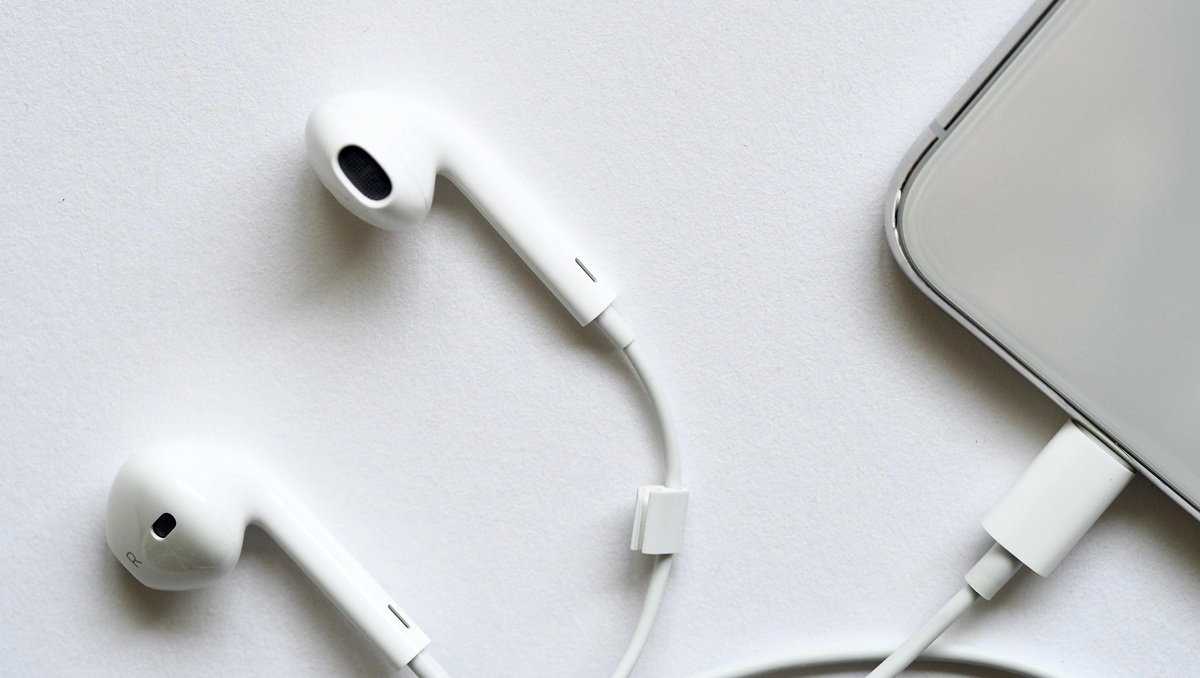 Si possono usare auricolari alla guida?