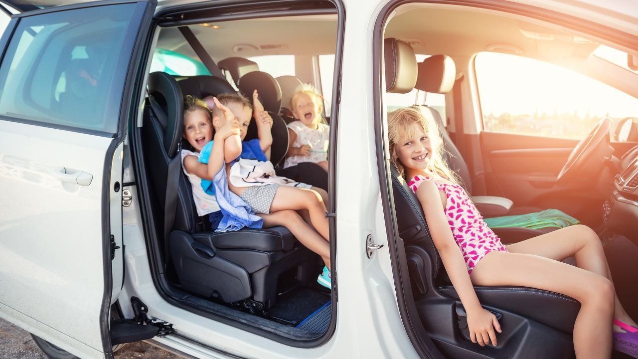 In auto con i bambini? 10 giochi per sconfiggere la noia in viaggio (anche tra adulti)
