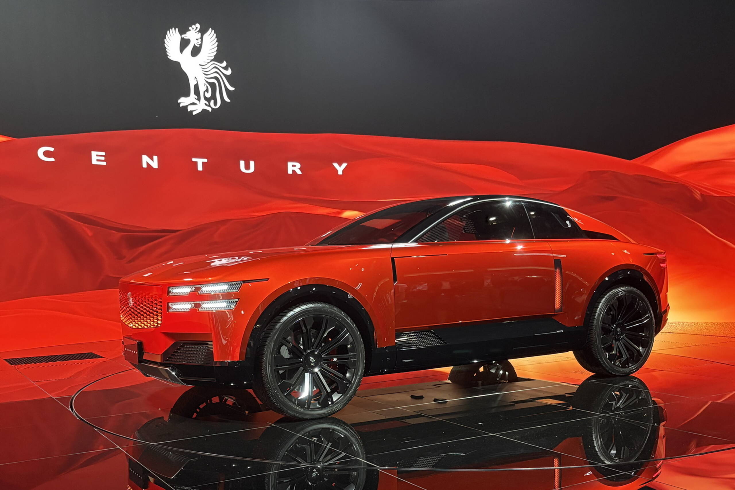 Chi è Century, l’idea di super lusso secondo Toyota