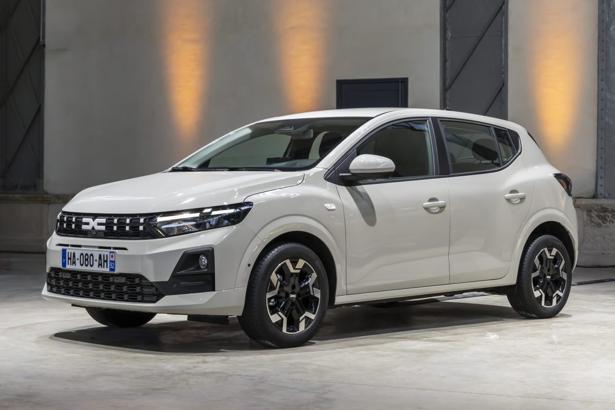 Nuova Dacia Sandero 2026: arriva la full-hybrid e il GPL con il cambio automatico