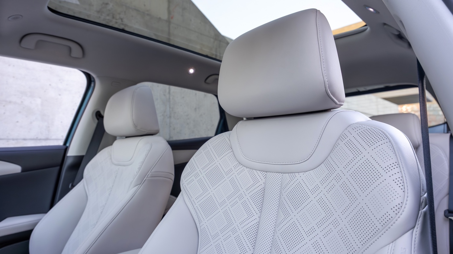 byd atto 2 dm-i ibrida plug-in dotazione