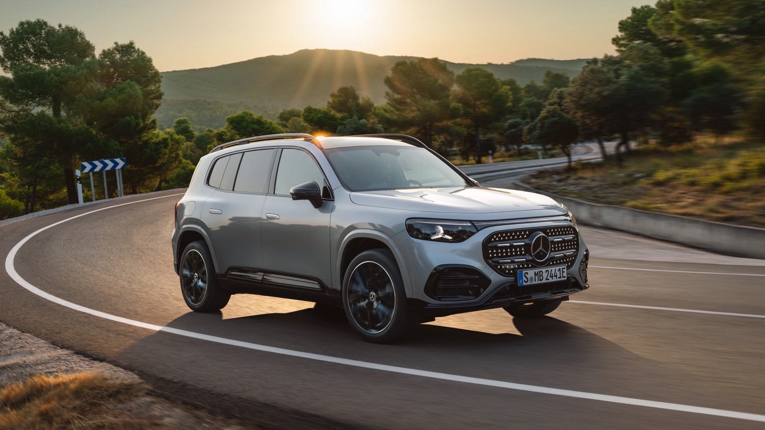 Nuova Mercedes GLB: interni spaziosi, 7 posti e premium in formato elettrico o ibrido
