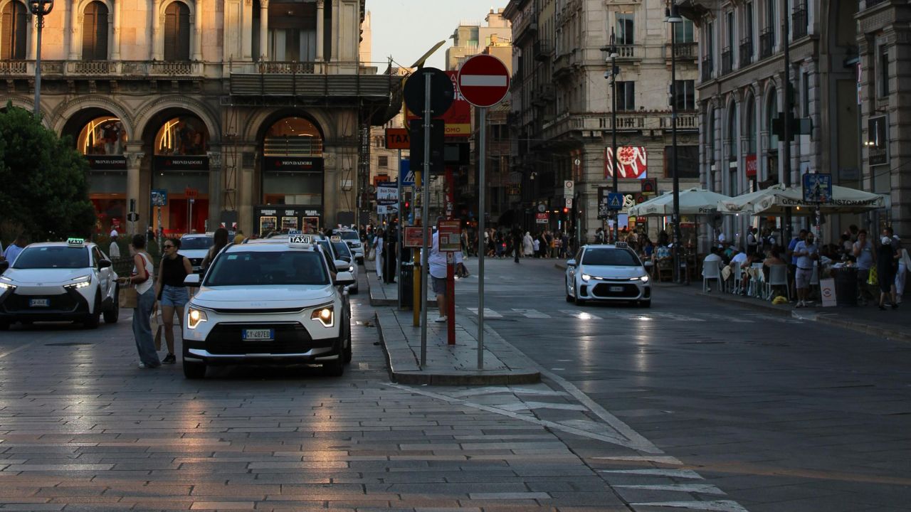 Bollo auto 2026: sconti per i redditi più bassi e mezzi fermi, mentre le auto elettriche… | Tutte le novità in arrivo
