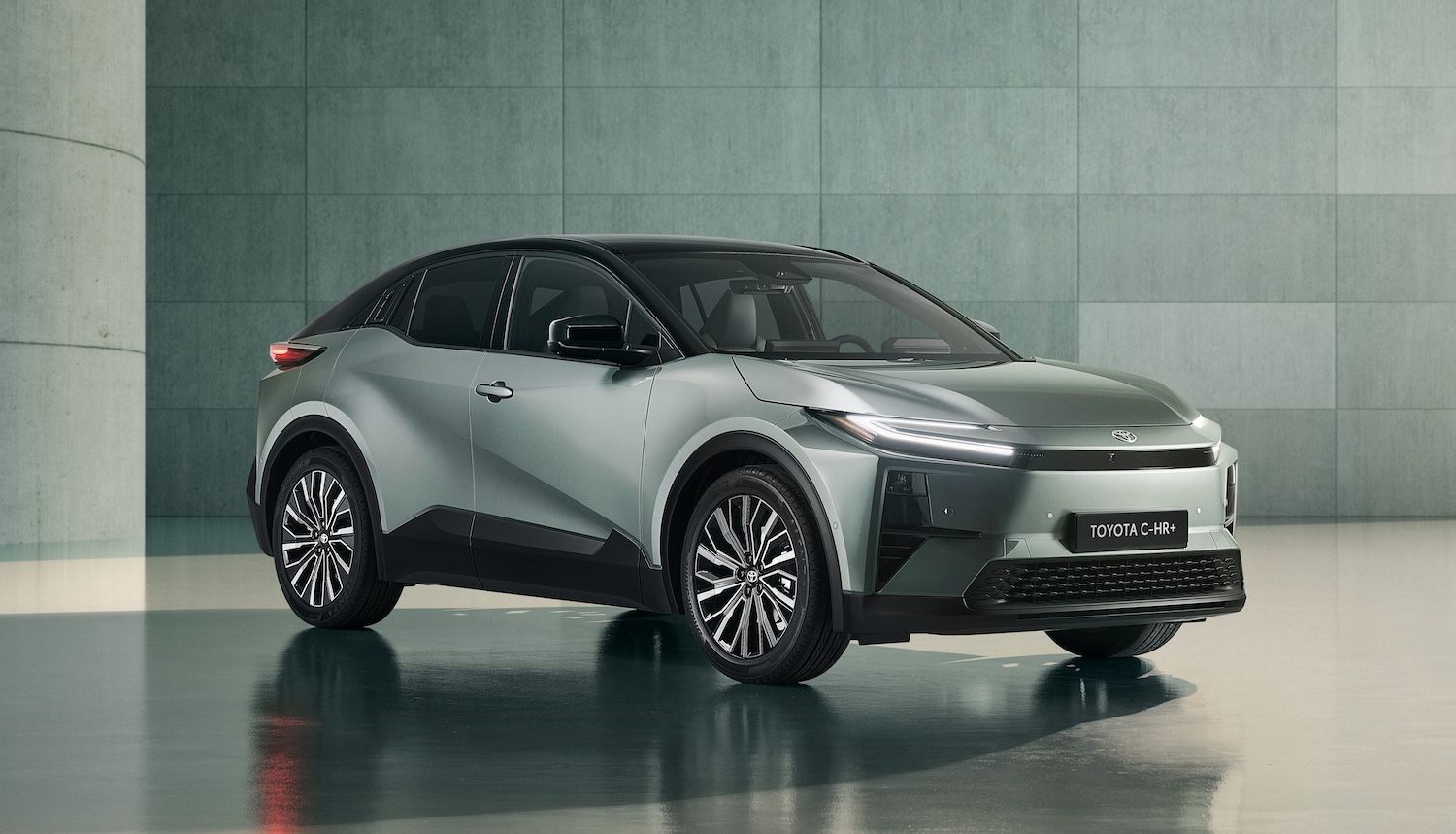 toyota c-hr elettrica c-hr+