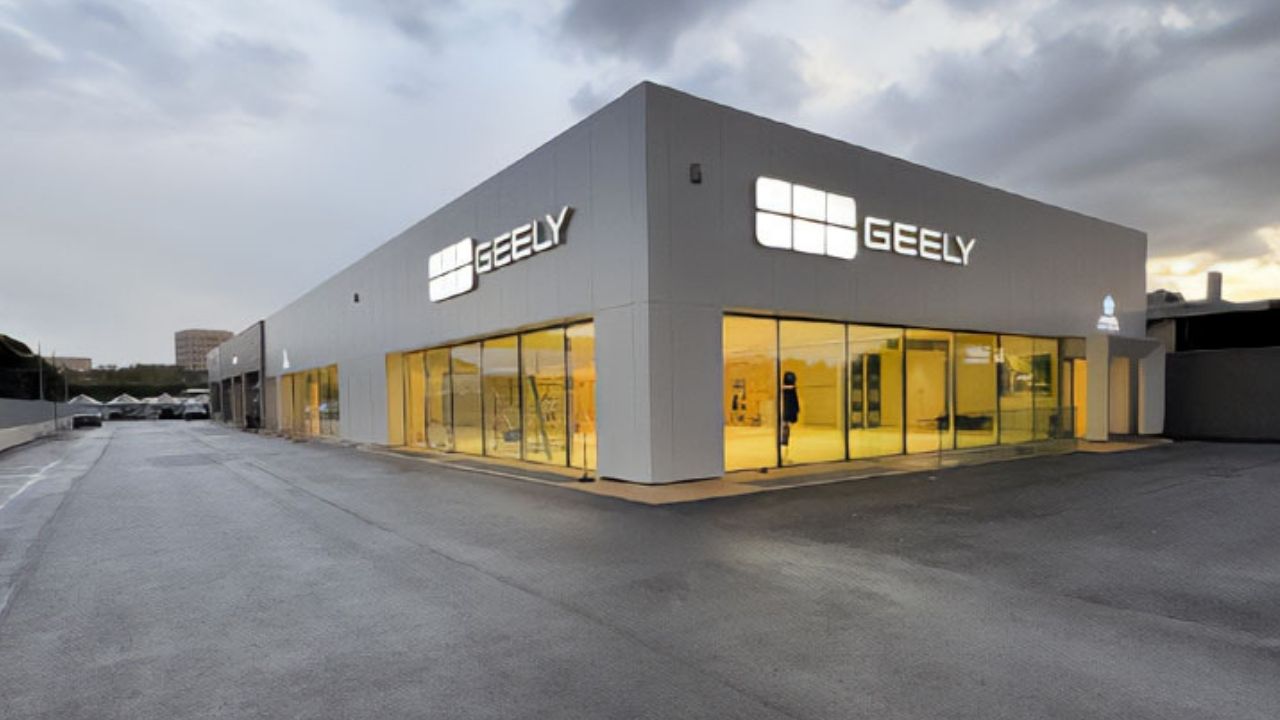 Geely conquista Roma, il grande showroom di Via Magliana
