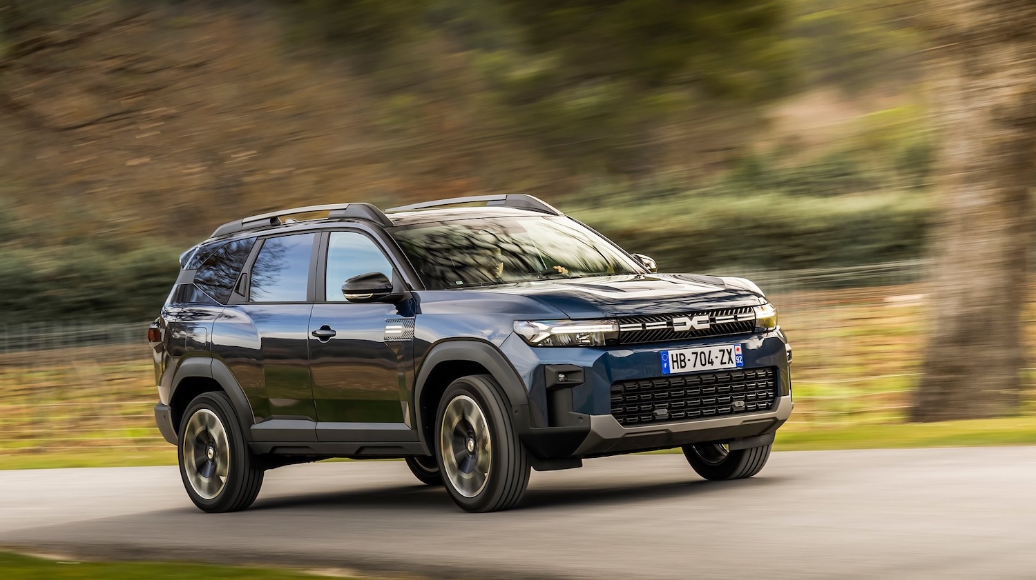Auto in arrivo a gennaio, Dacia lancia la Bigster ibrida, GPL e 4×4 | Tutte le novità