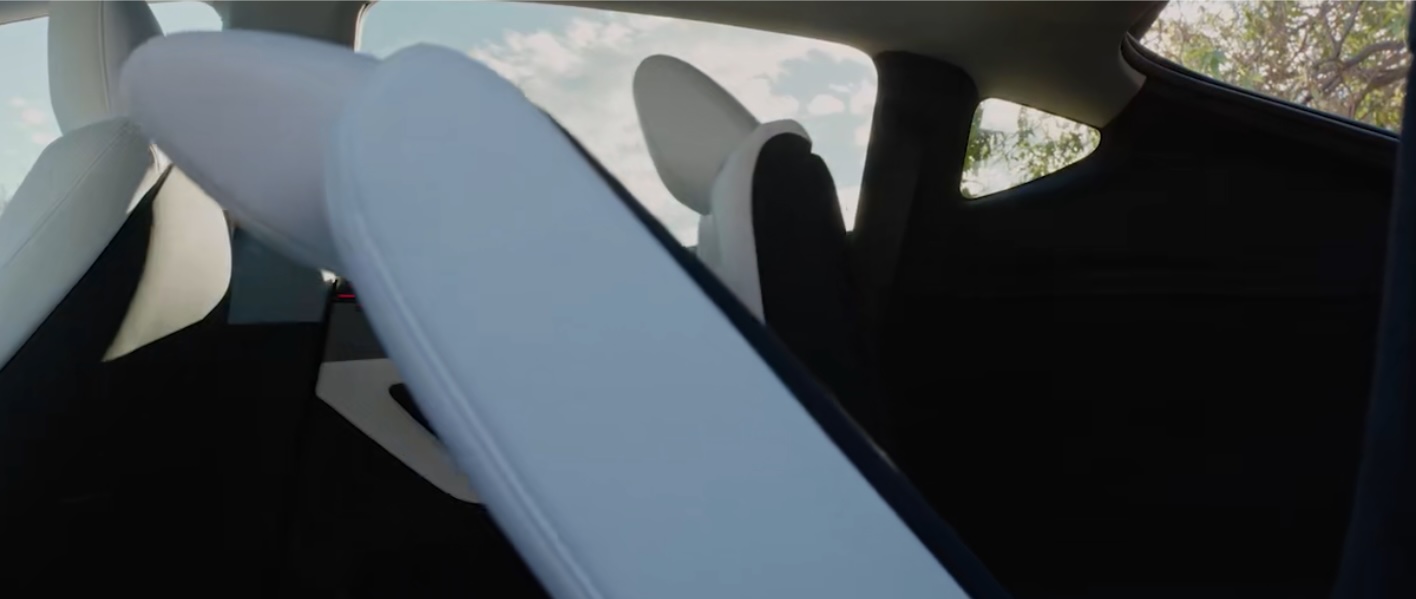 sedili tesla model y 7 posti reclinabili