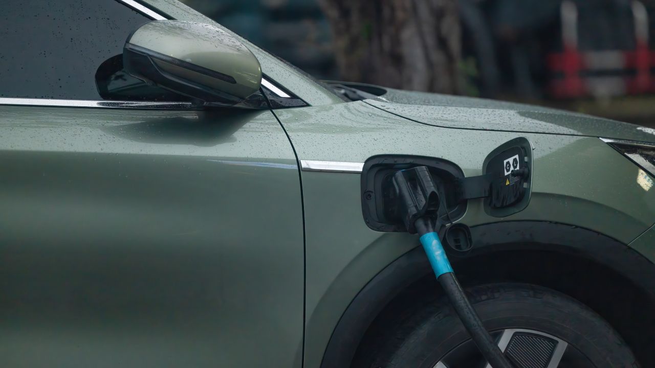 Le auto elettriche hanno costi di mantenimento tra il 20 e il 50% più bassi