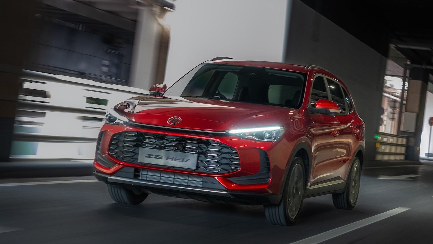 MG rilancia in Europa con il nuovo full hybrid e la batteria allo stato semi-solido