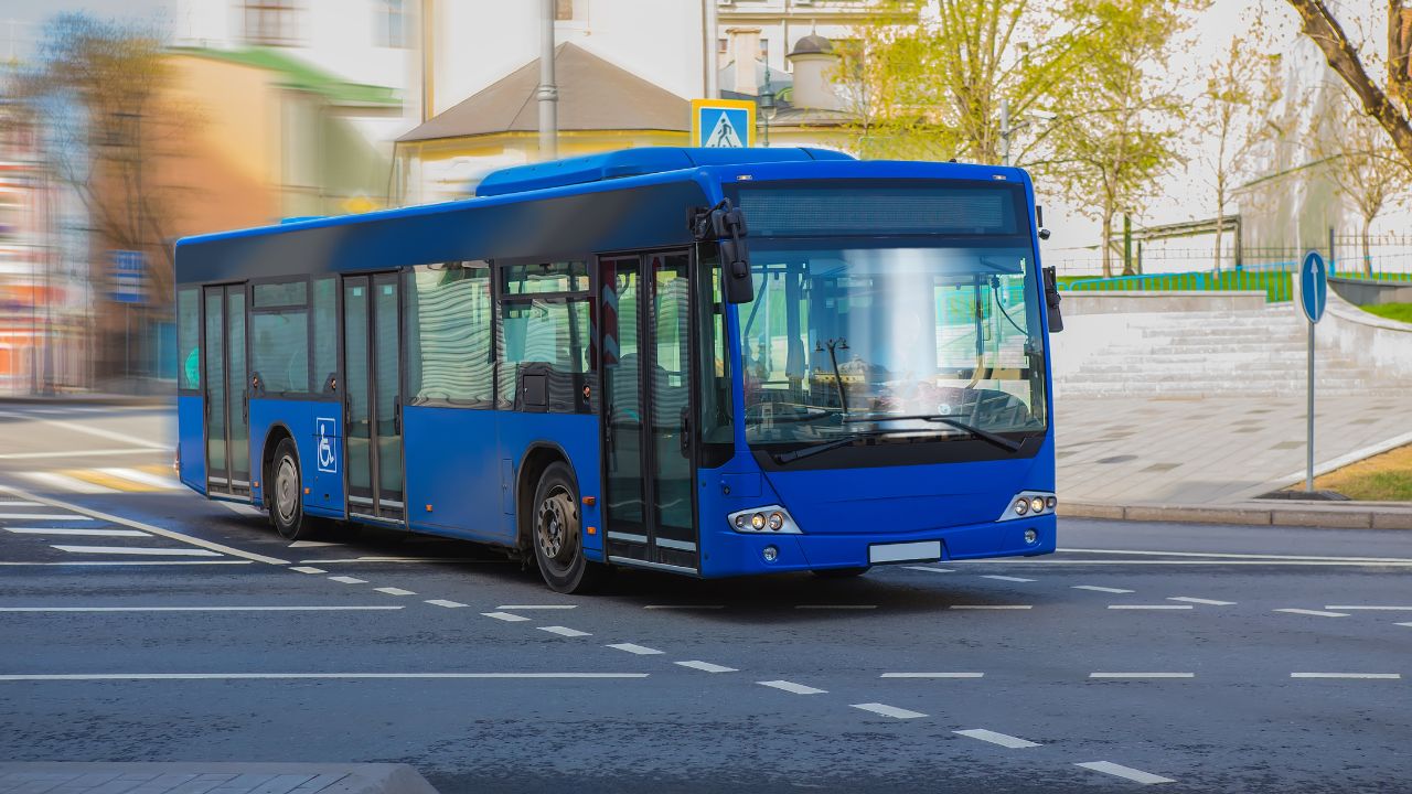 Sempre più città in Italia scelgono i bus a idrogeno, che sono meglio degli elettrici