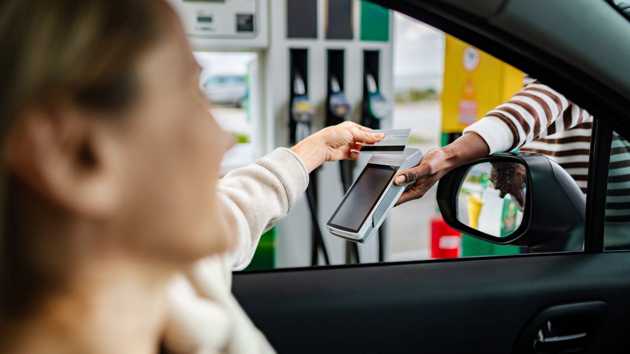 Prorogato al 25 agosto il taglio di 17 centesimi sul diesel. Benzina ancora a prezzo pieno