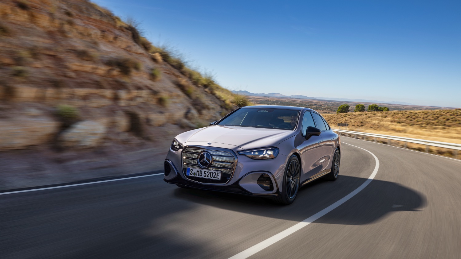 mercedes classe c elettrica ricarica