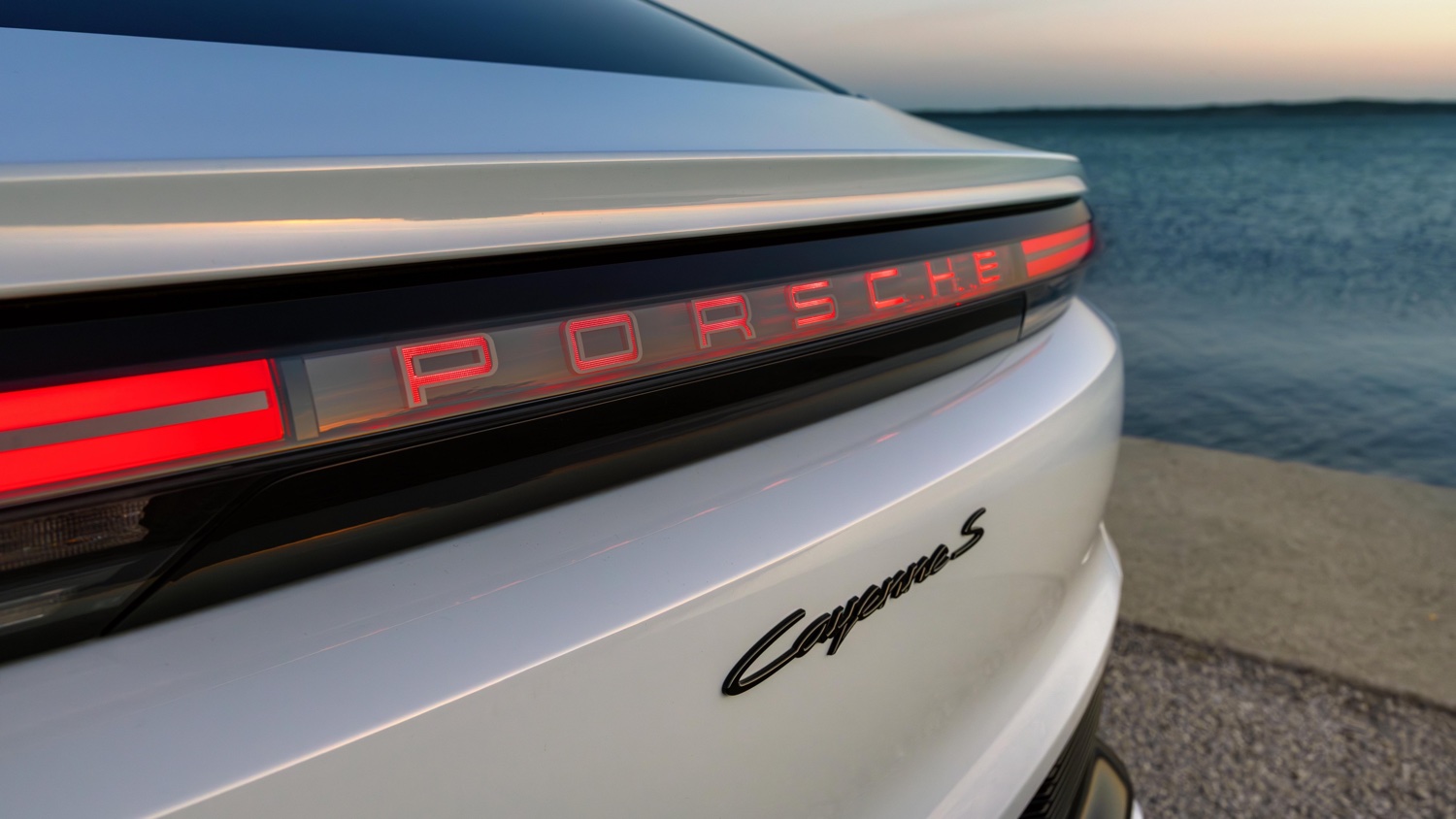 porsche cayenne coupe elettrica caratteristiche