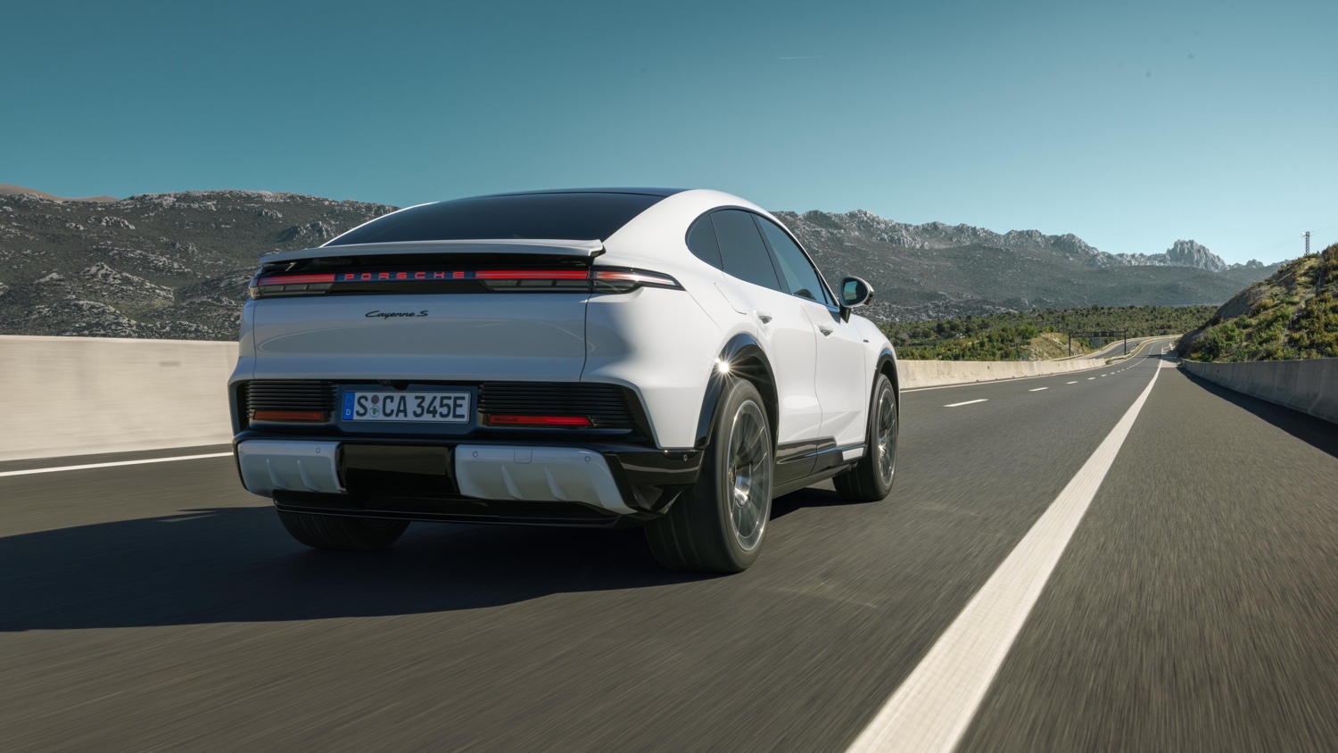 porsche cayenne coupe elettrica consumi