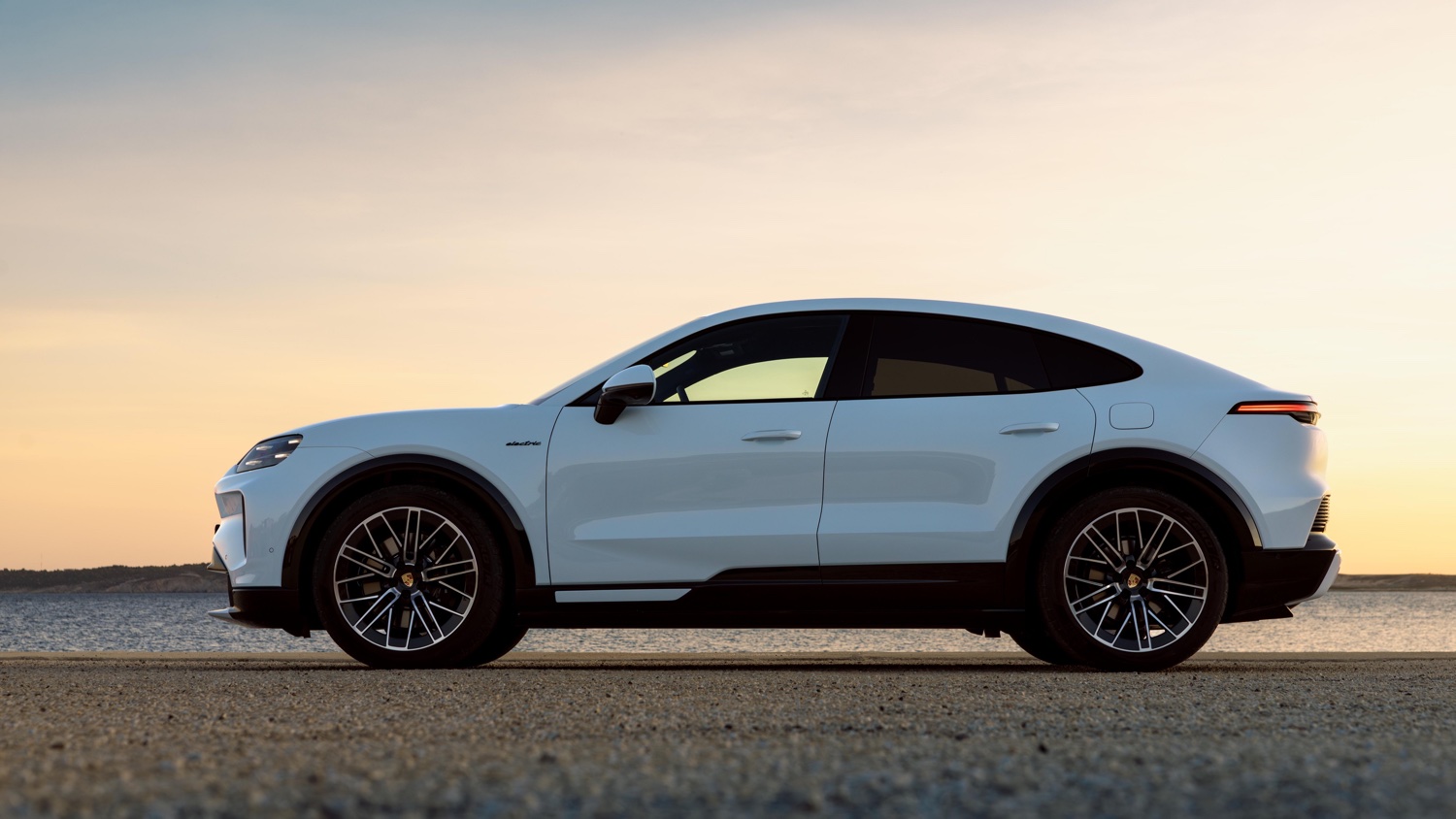 porsche cayenne coupe elettrica dimensioni