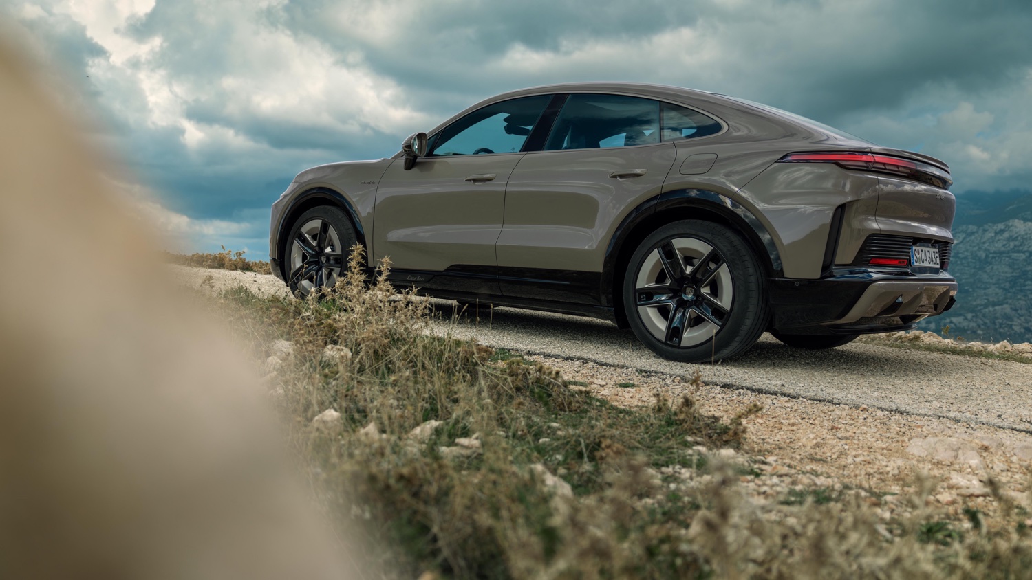 porsche cayenne coupe elettrica prezzi