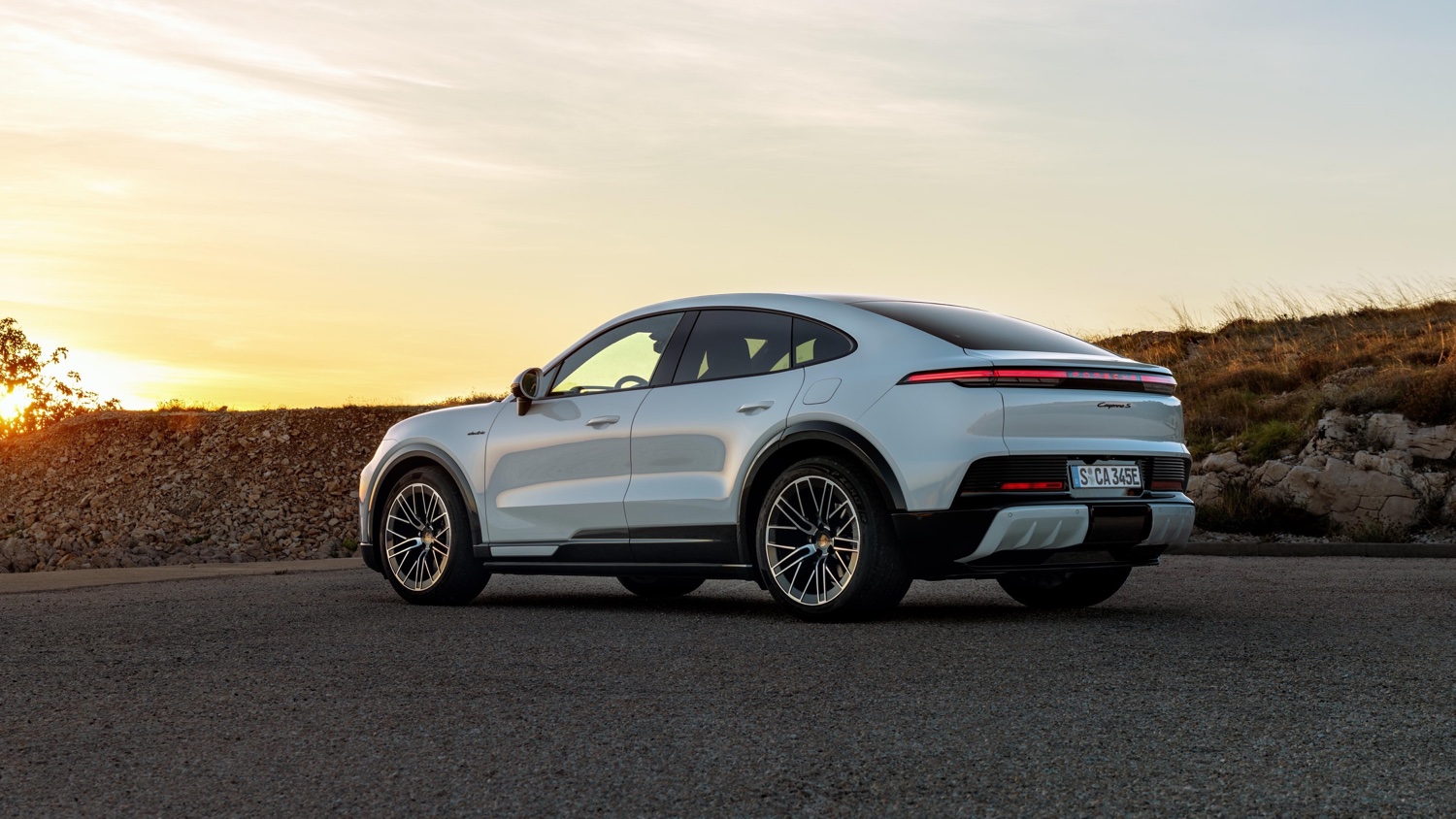 porsche cayenne coupe elettrica stile 911