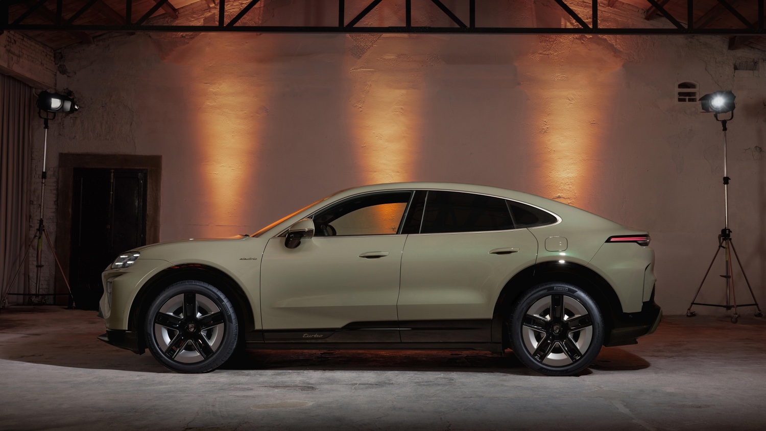 porsche cayenne coupe elettrica uscita