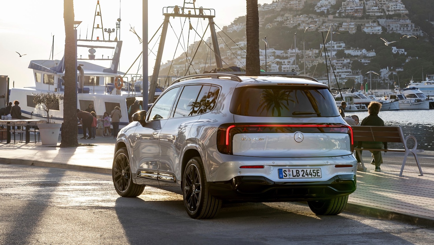 Auto in arrivo a maggio 2026, il mese delle “gemelle diverse”. E occhio a quella Mercedes…