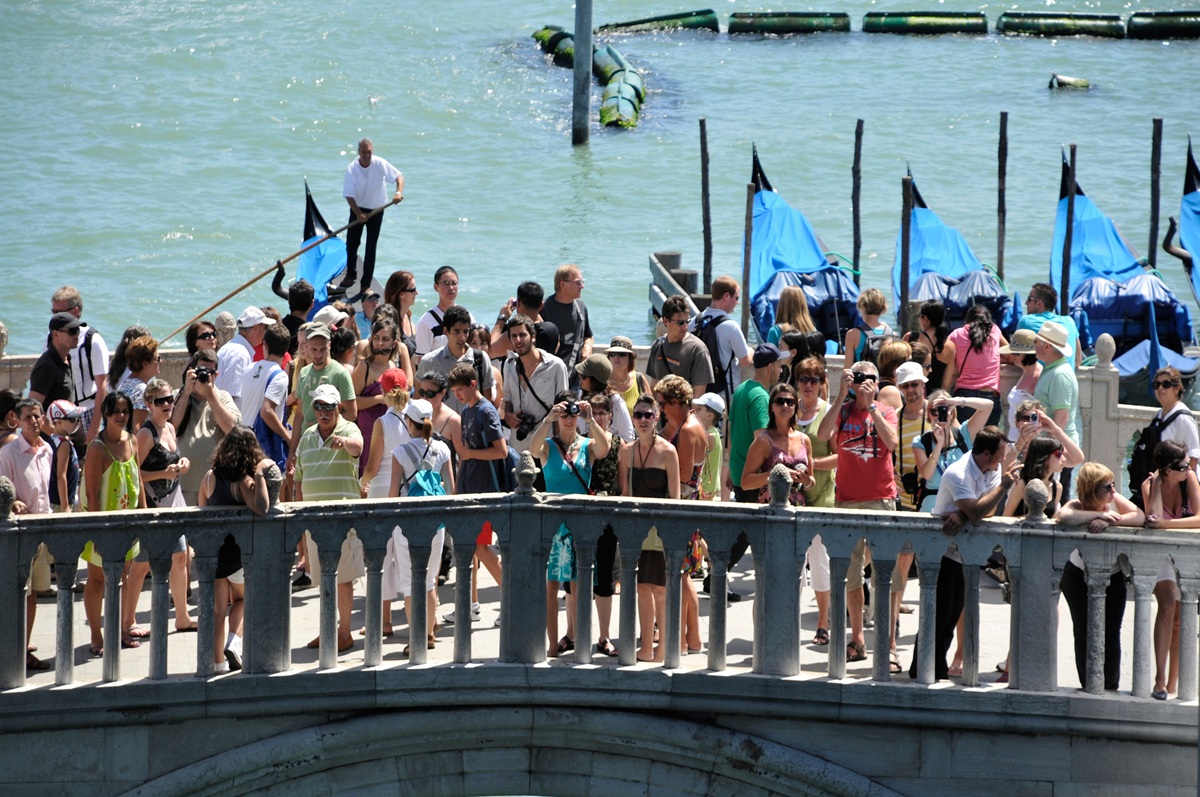 Overtourism: e se fosse un problema di noleggio auto?