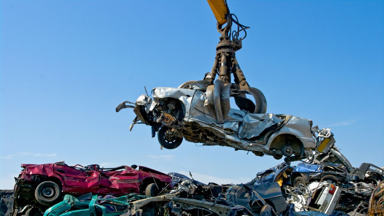 L&rsquo;Ue dice basta alle auto usa e getta: le nuove regole per il fine vita