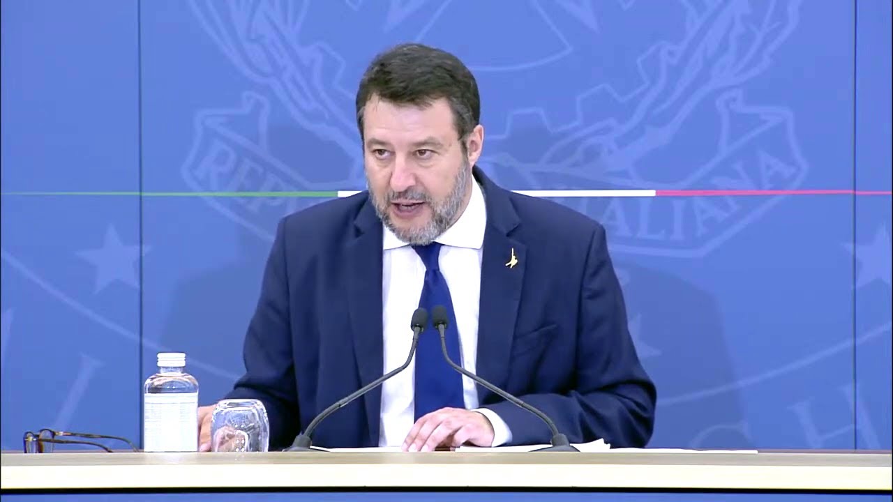 Elettrificazione totale delle flotte, Salvini: “Infattibile, serve approccio flessibile”