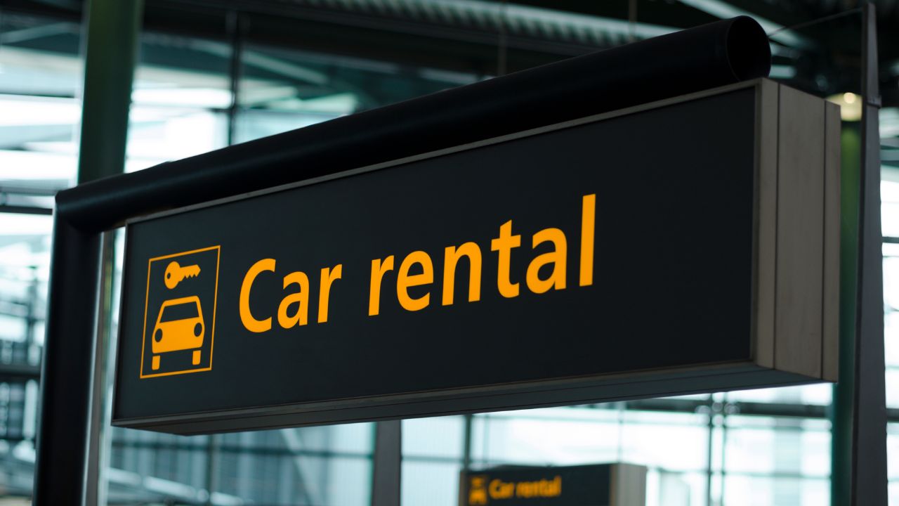 Auto a noleggio per le vacanze: la guida completa ad autostrade, telepedaggio, ZTL e multe