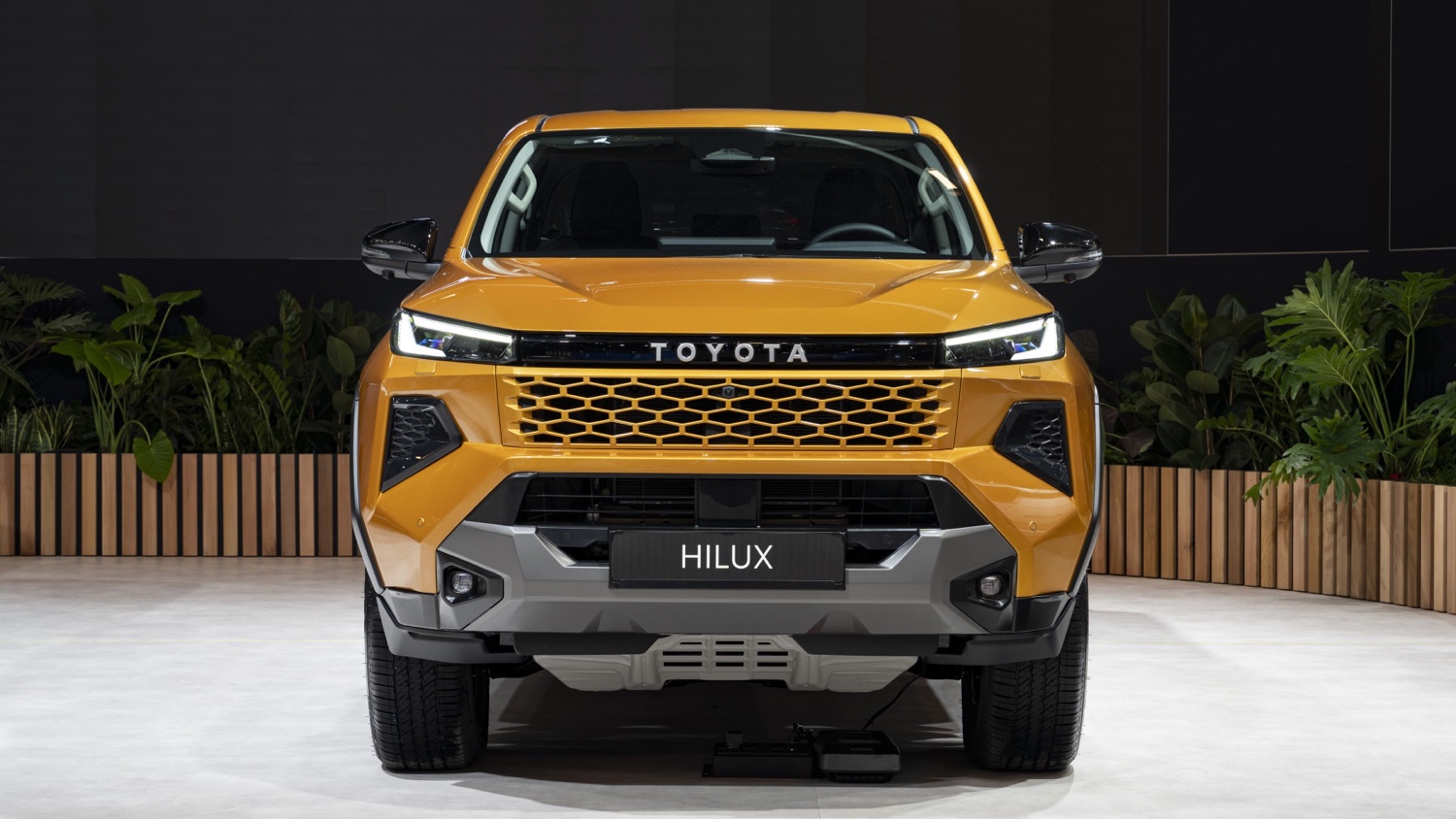toyota hilux 2026 ibrido ed elettrico