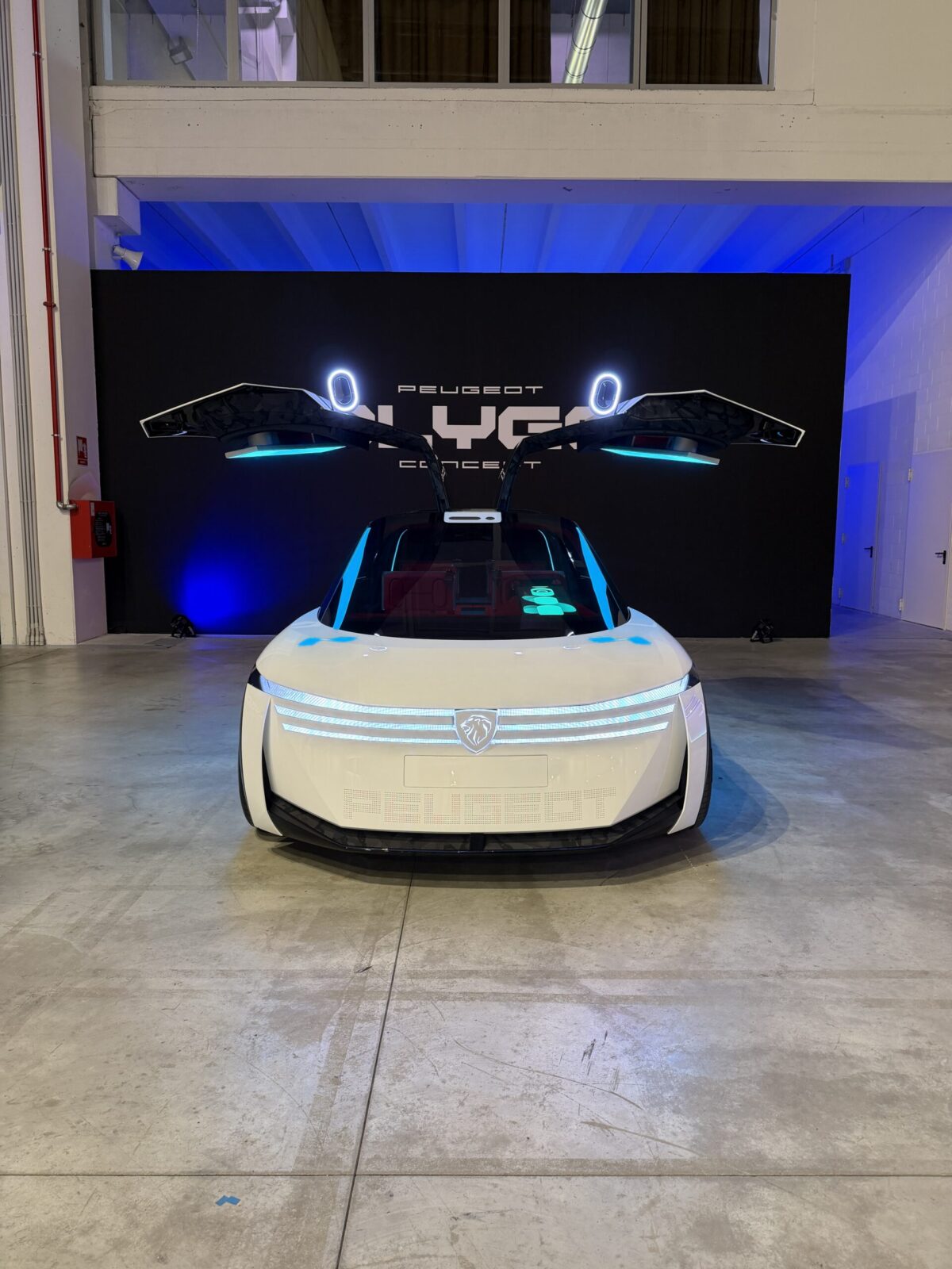 Peugeot Polygon: l’occhio sul futuro con volante da F1 che anticipa cosa vedremo con la nuova 208