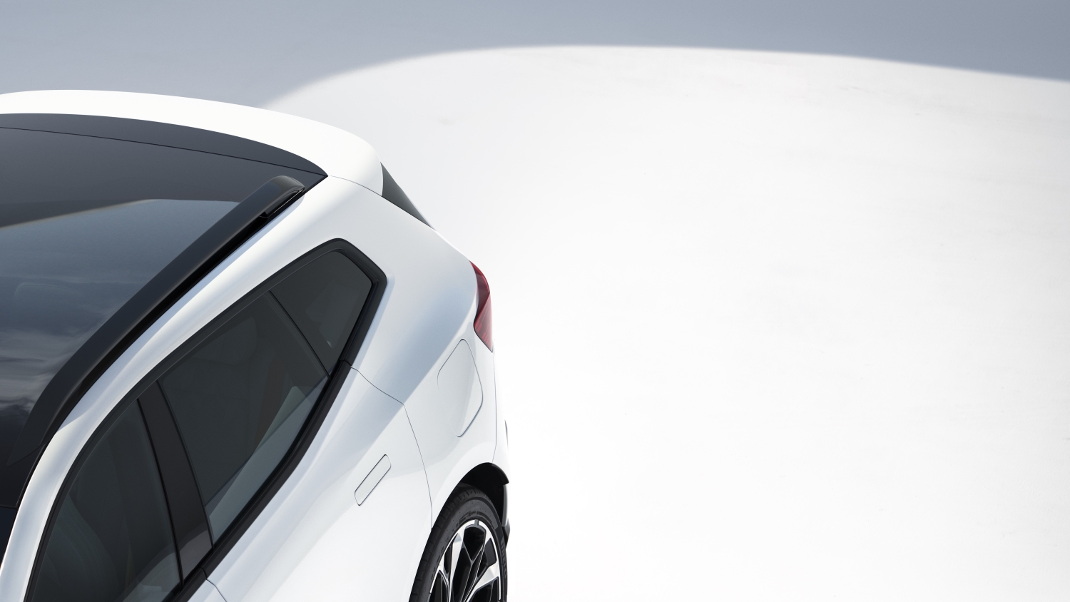 Polestar 4 Suv, non c’è solo il lunotto che torna: come cambia rispetto alla Coupé