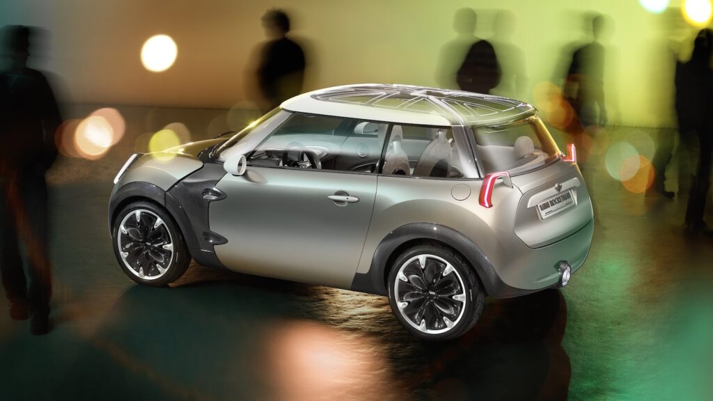 nuova mini cooper elettrica trazione posteriore 2032