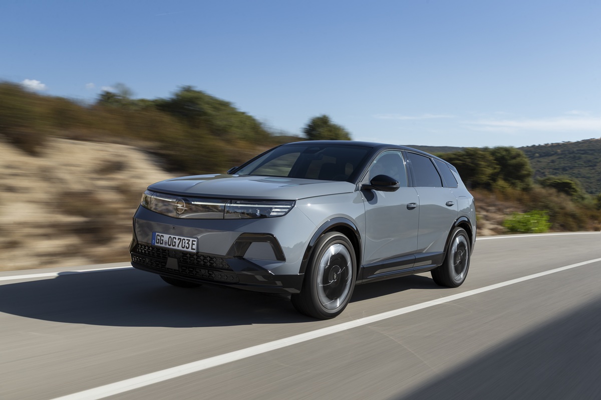 &Egrave; Grandland la prima elettrica a trazione integrale di Opel