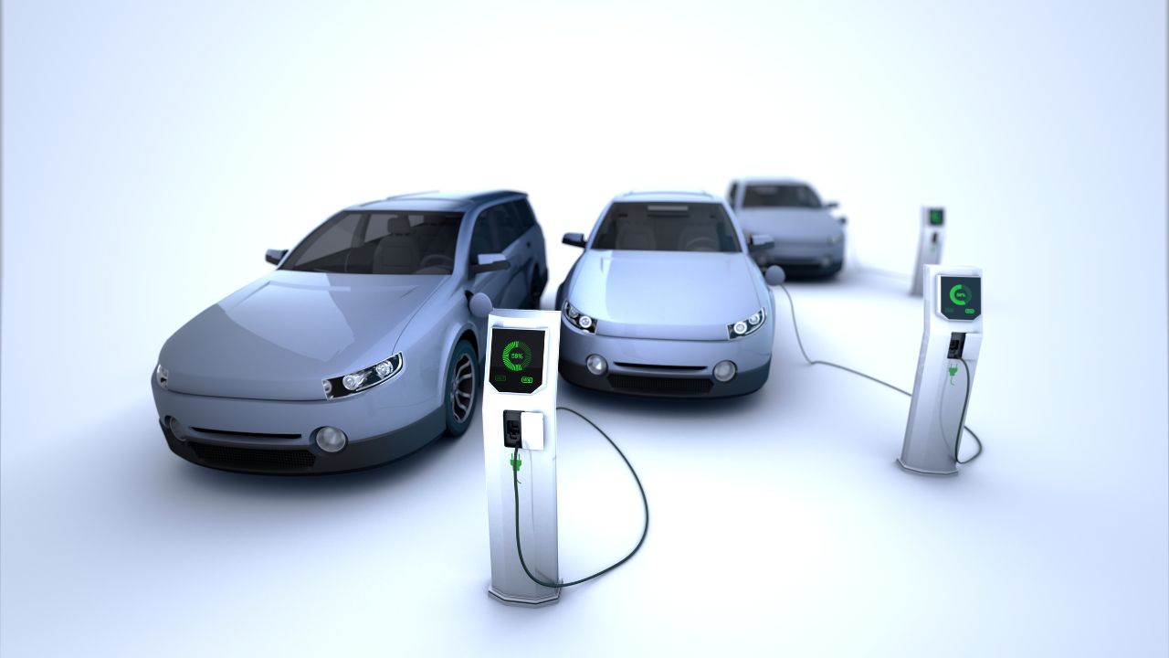Le auto elettriche sono solo l’1% in Italia, lontano l’obiettivo dei 4 milioni