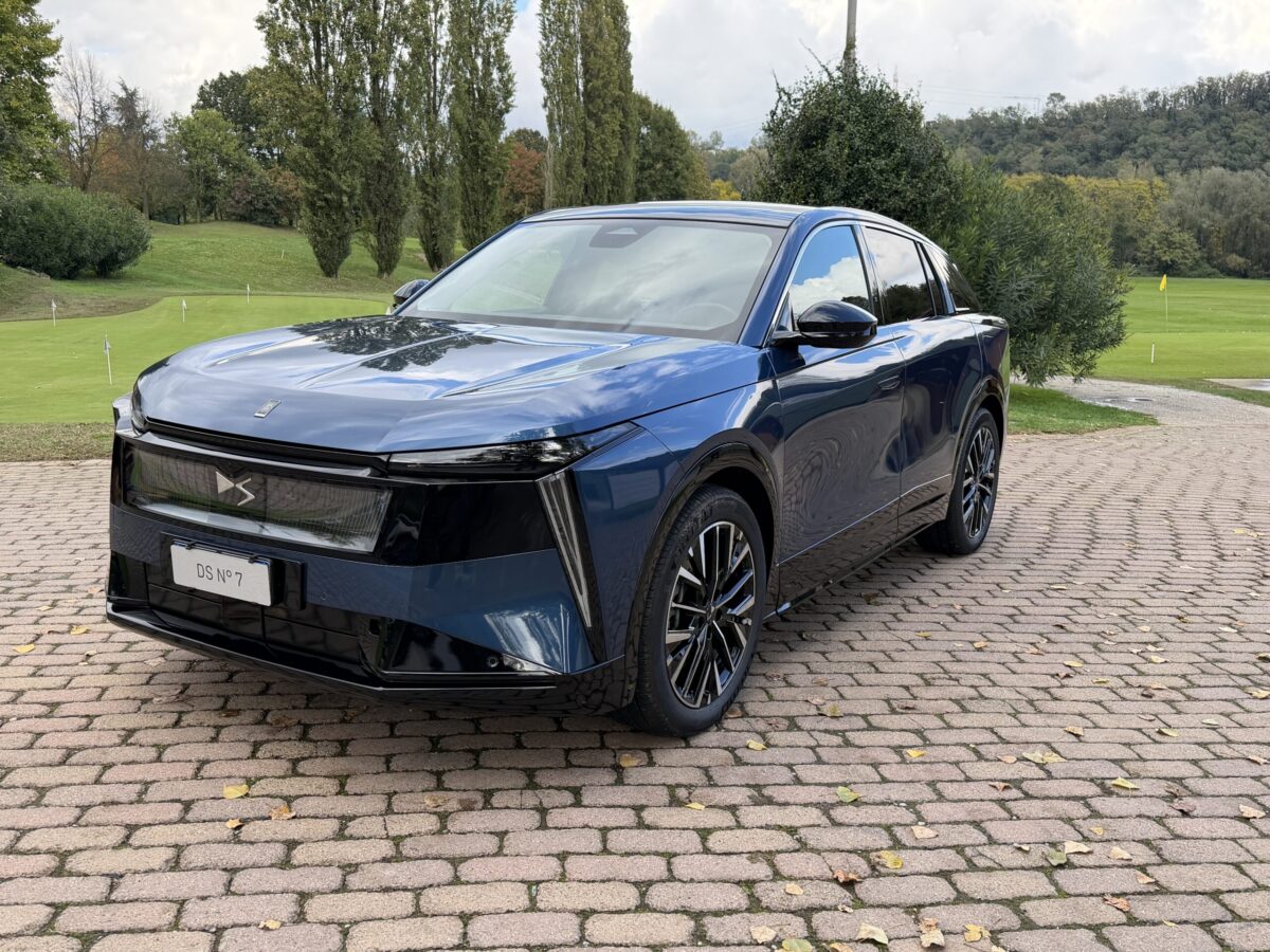 DS N°7: lusso e stile made in Francia, ma l’anima è italiana