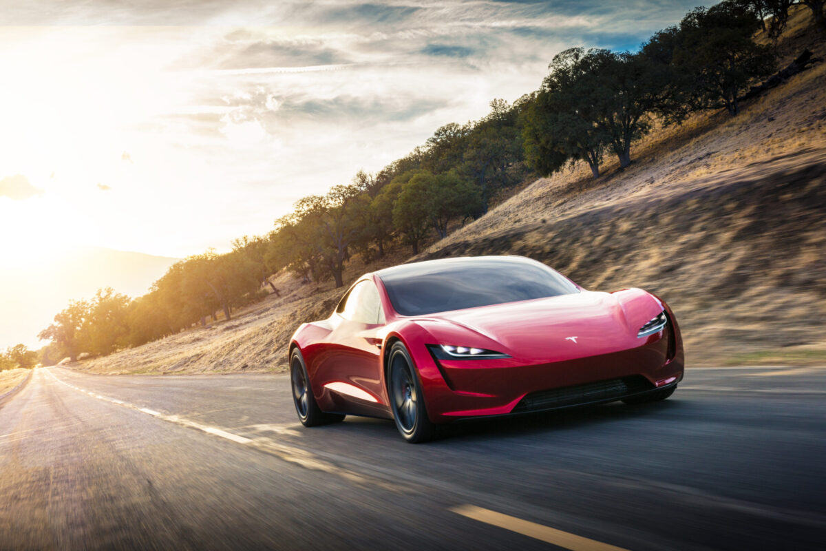 Tesla Roadster: l’eterna promessa è pronta al debutto (ma c’è l’ennesimo rinvio)