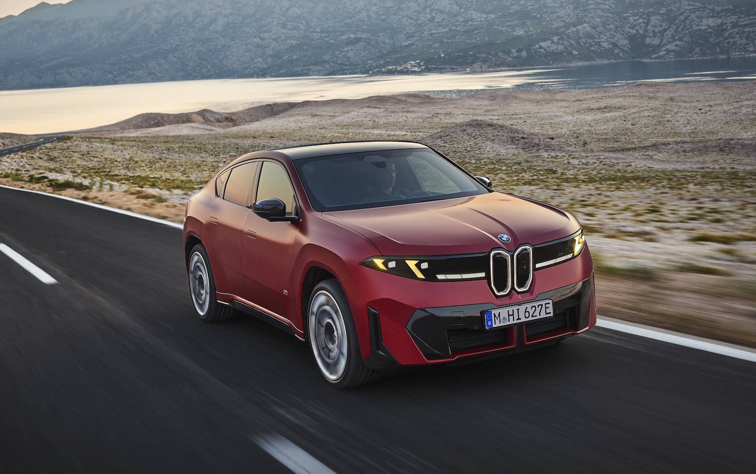 BMW iX4, la prima volta di una X4 elettrica svetta per autonomia di marcia