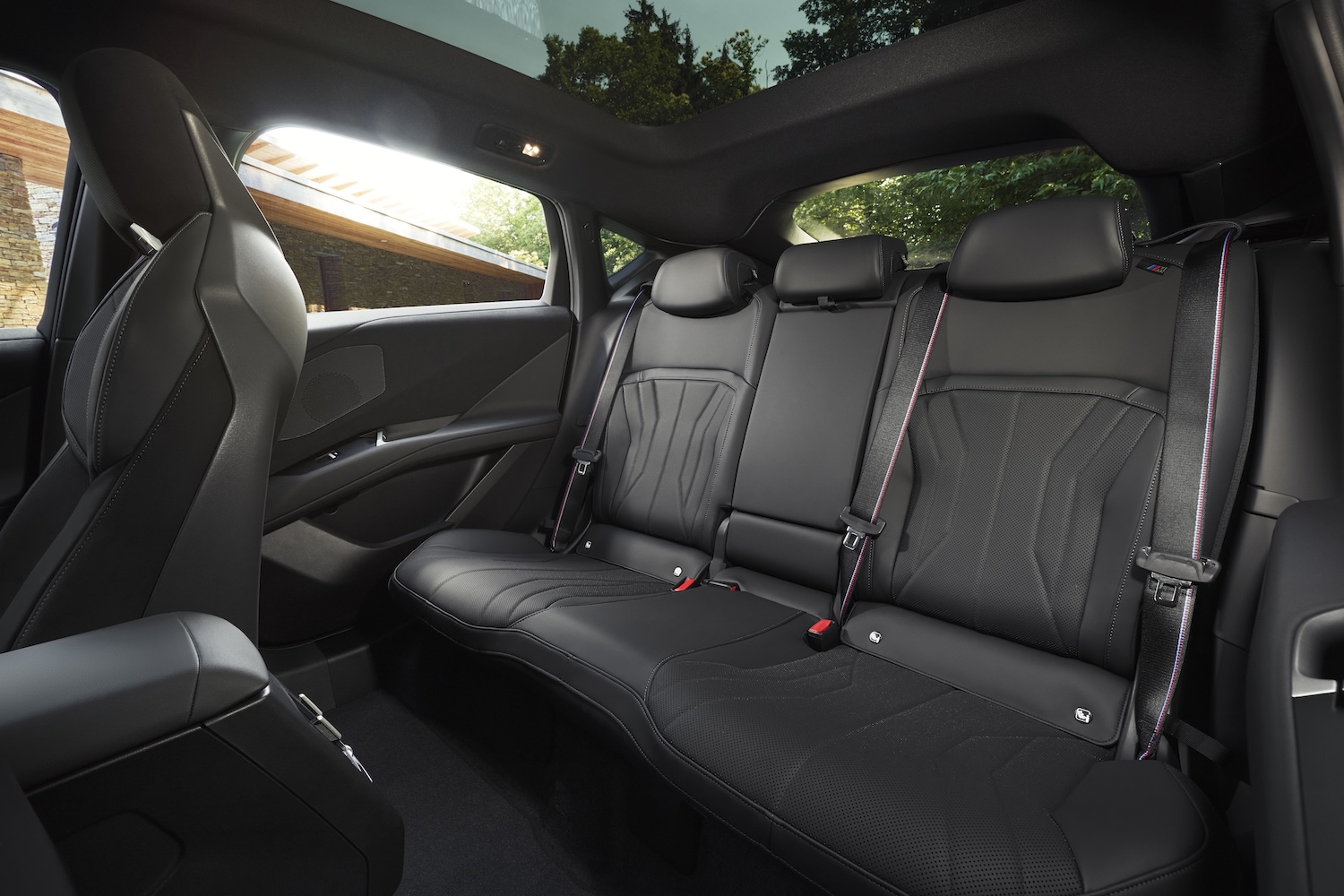 bmw ix4 5 posti sedili