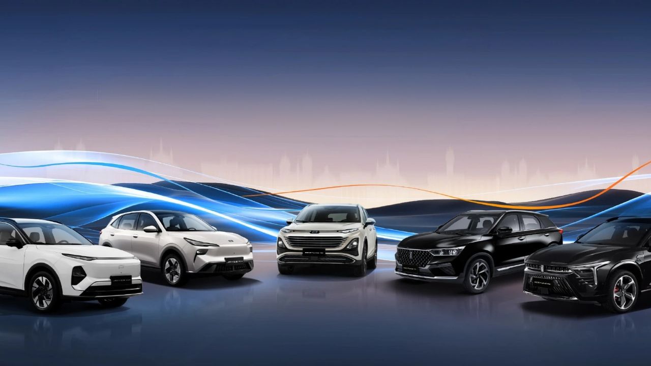 Non è tutto elettrico ciò che arriva dalla Cina: FAWCAR in Italia con 5 modelli, anche a benzina. Ecco i prezzi!