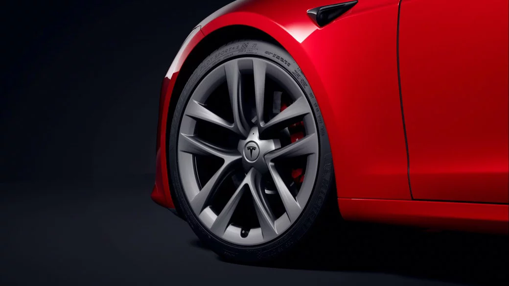 ruote da 21 su Tesla Model S 2021