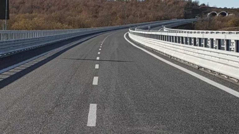 Stop ai guardrail pericolosi: arriva il decreto “salva motociclisti”