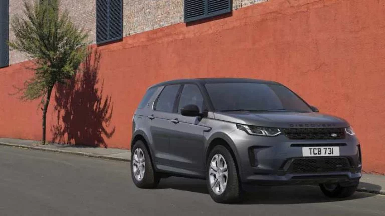 Land Rover rinnova la gamma, ma si dovrà aspettare il 2023